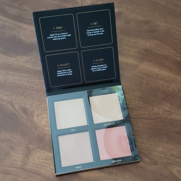 BNWT HUDA BEAUTY 3D Highlighter palette - Picture 3 of 7